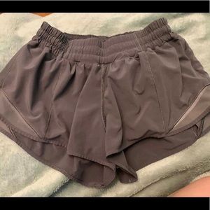 RARE Lululemon Hotty Hot Shorts size 6 (2.5)